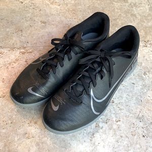 Nike Men’a Indoor Soccer Shoes